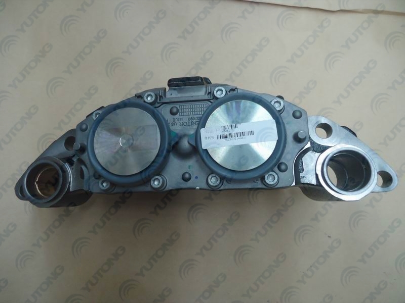 Braking clearance adjustment mechanism-left