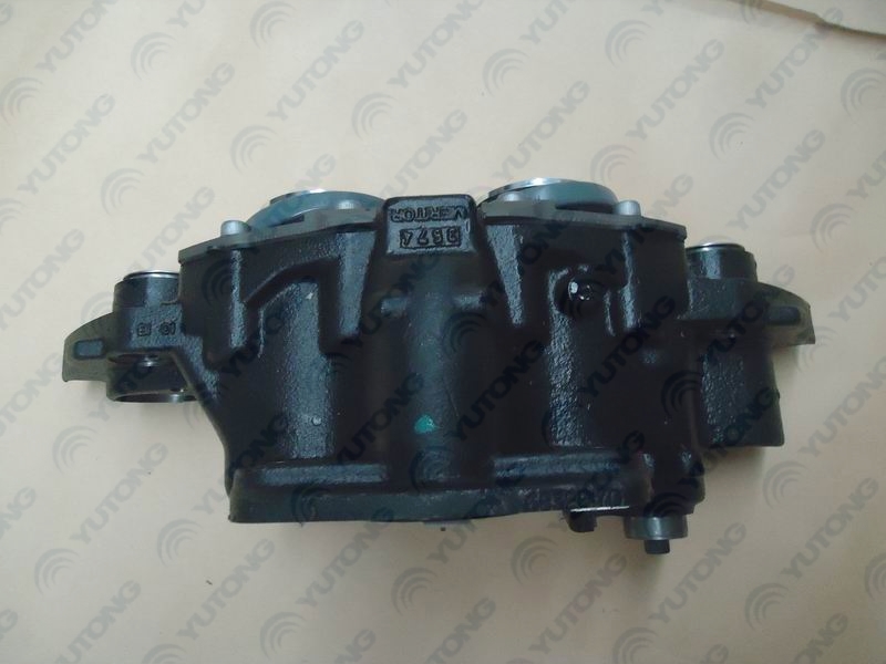 Braking clearance adjustment mechanism-right