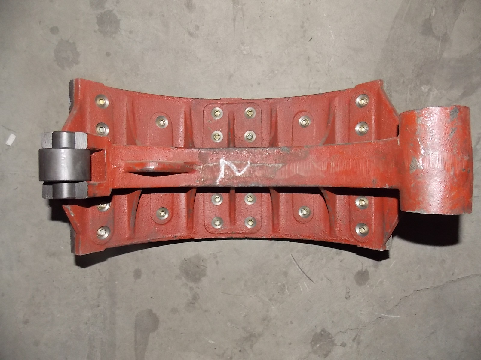 Brake shoe assembly; without alarm hole