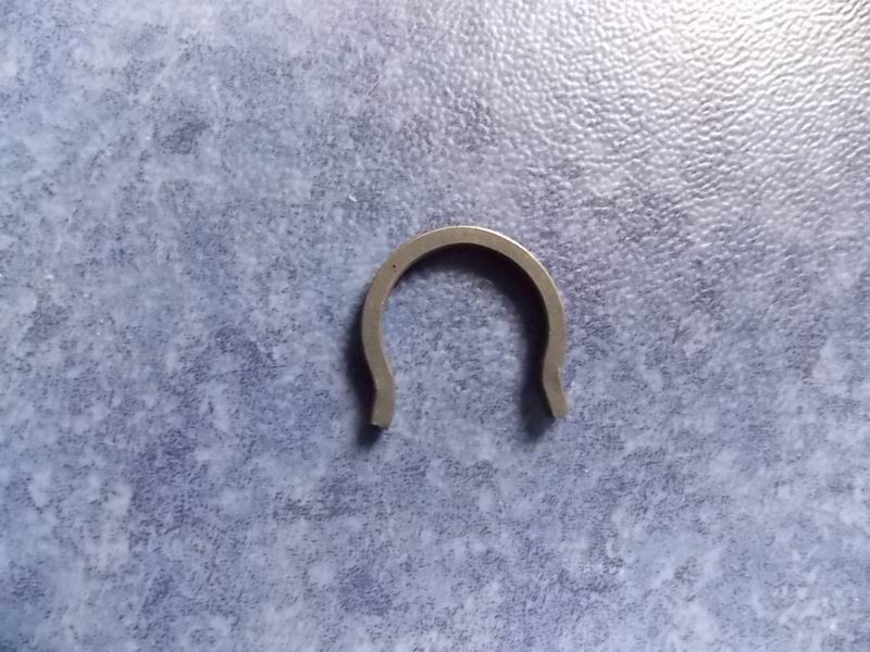 Brake shoe roller shaft snap ring