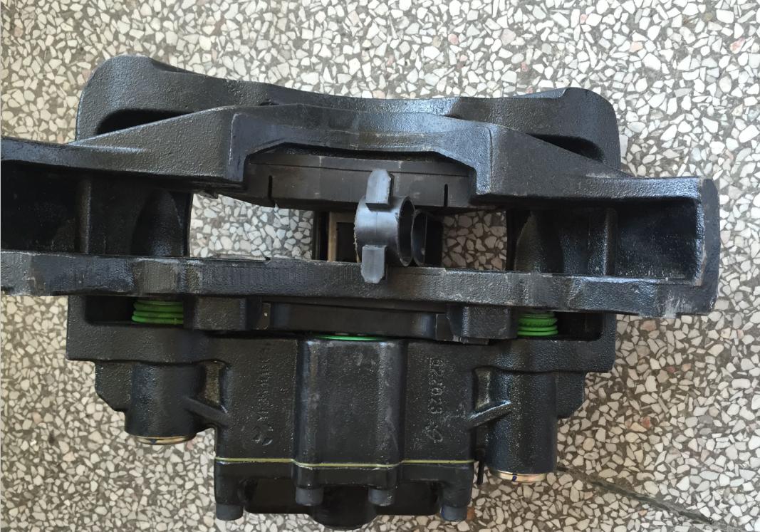 Front disc brake assembly - left