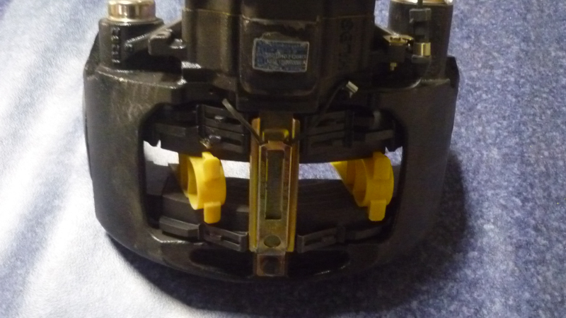 Левый дисковый тормоз в сборе; 19 0,5 дюйма-2