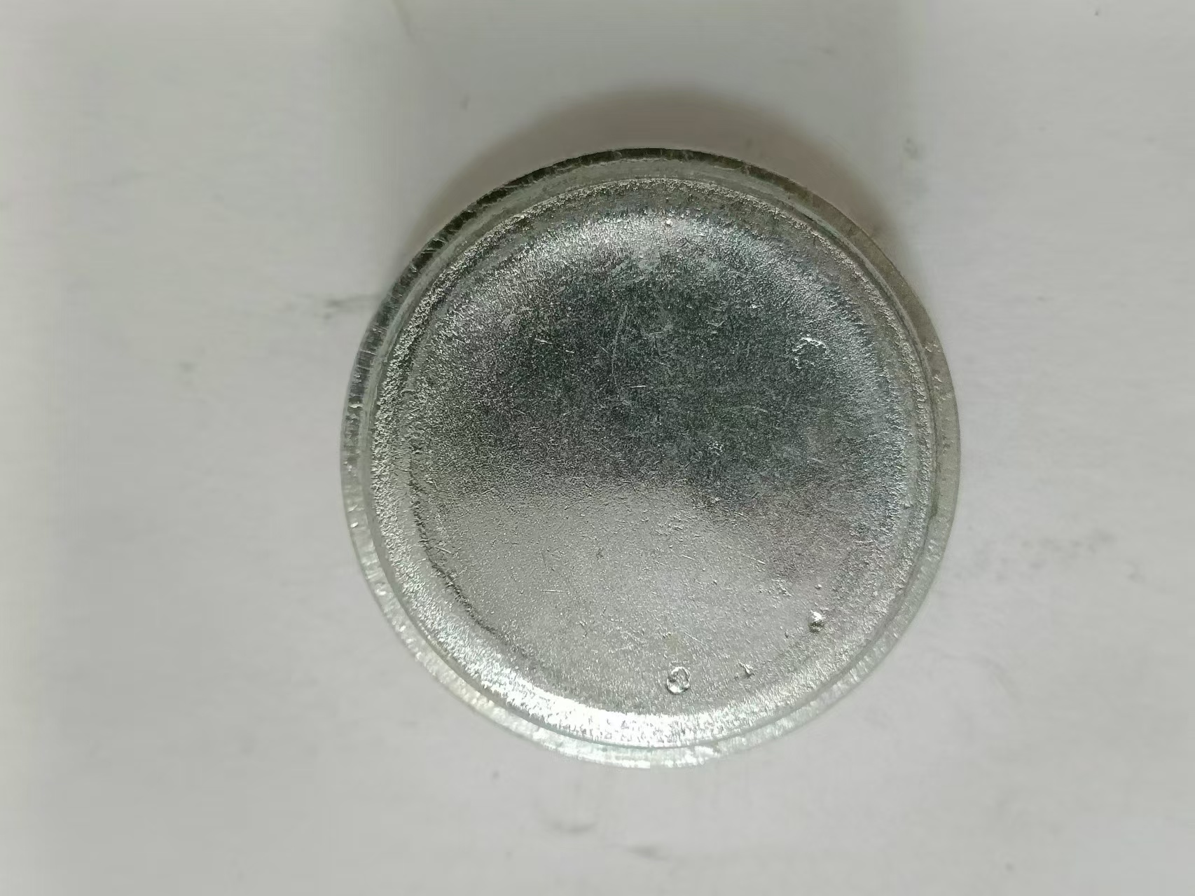 Guide pin dustproof cover