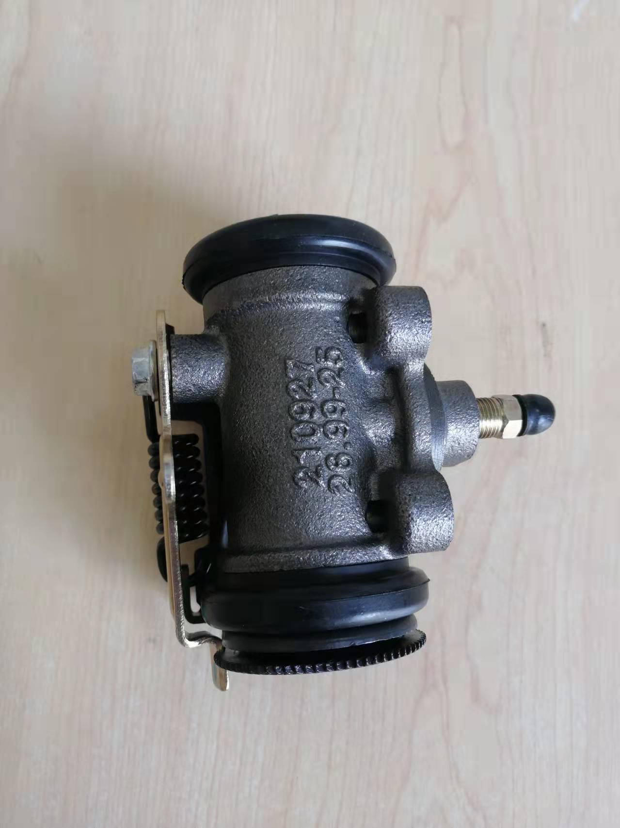 Правый тормозной насос два; с вентиляционным винтом; QT 280-3502040-1