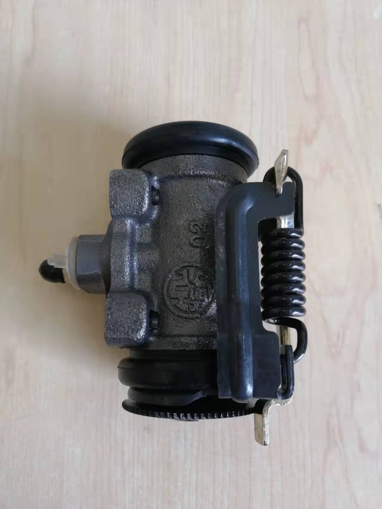 Правый тормозной насос два; с вентиляционным винтом; QT 280-3502040-2