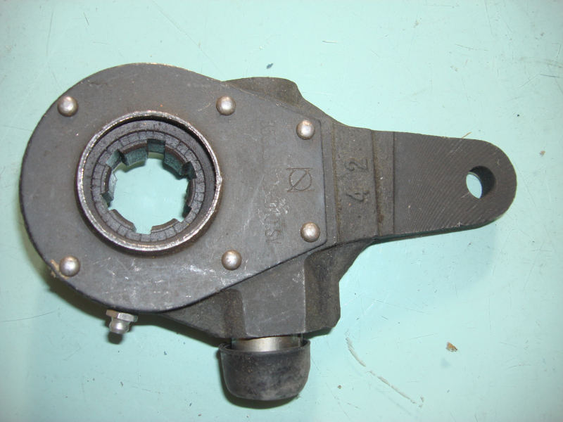 Rear right adjustment arm