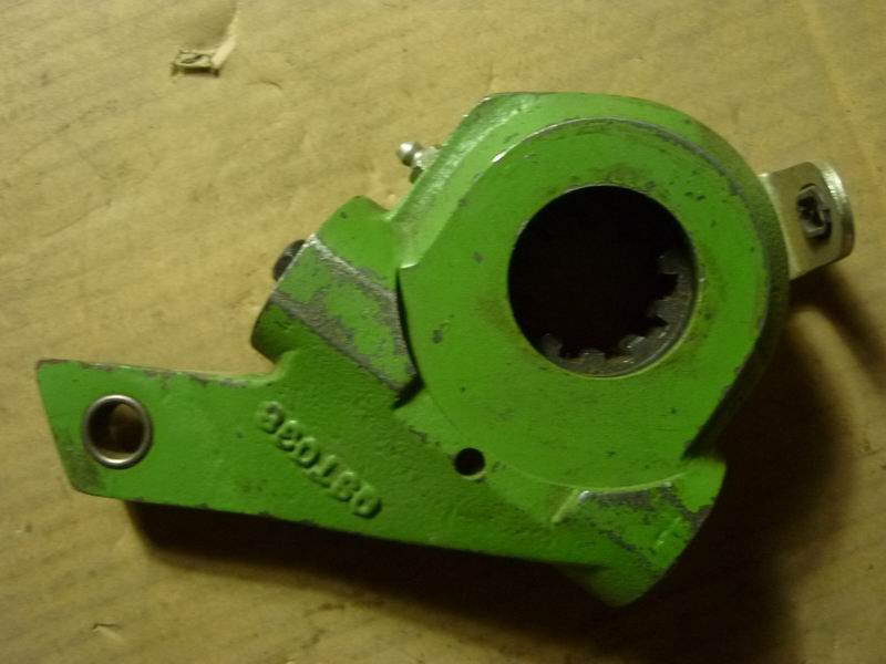 Automatic adjustment arm of the rear right