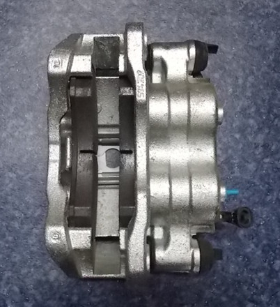 Disc brake assembly-left