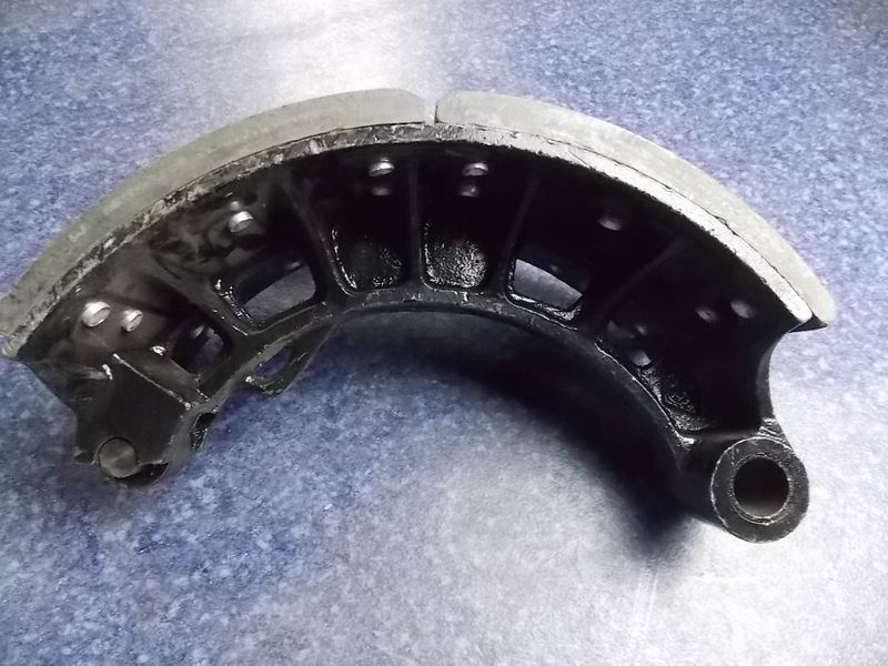 Задняя тормозная колодка с втулкой в ​​сборе-2