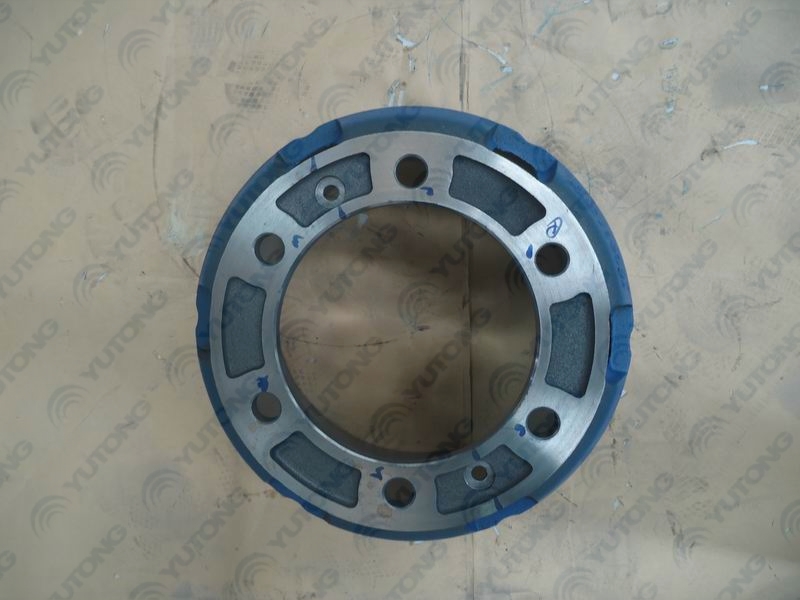 Задний тормозной барабан; внутренний круг 310 ; максимальный внешний круг 352 ; общая высота 218