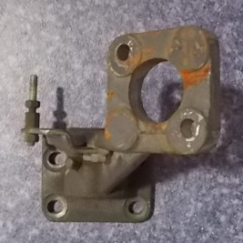 Задний левый кронштейн воздушной камеры