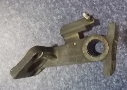 Задний левый кронштейн воздушной камеры-1