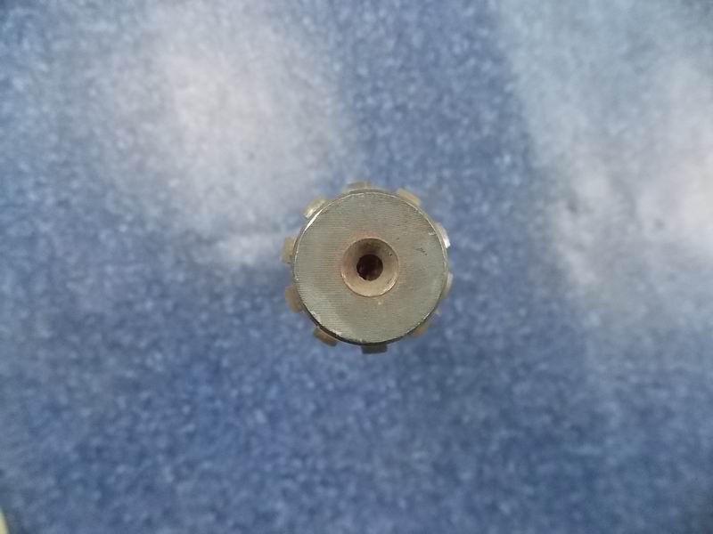 Задний левый распределительный вал; потреблять инвентарь-1