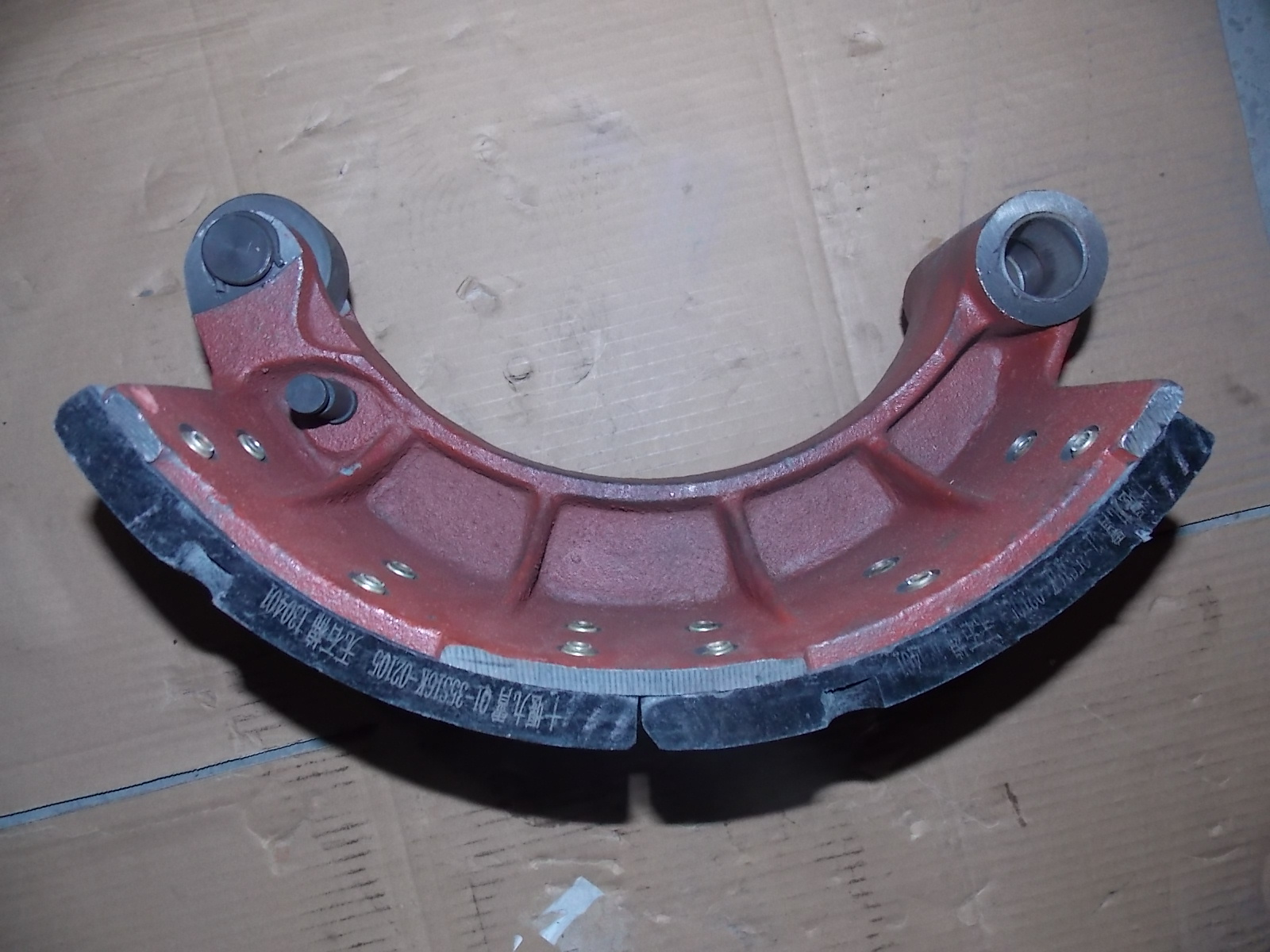 Задние тормозные колодки в сборе; включая 2 шт. верхней/нижней-1