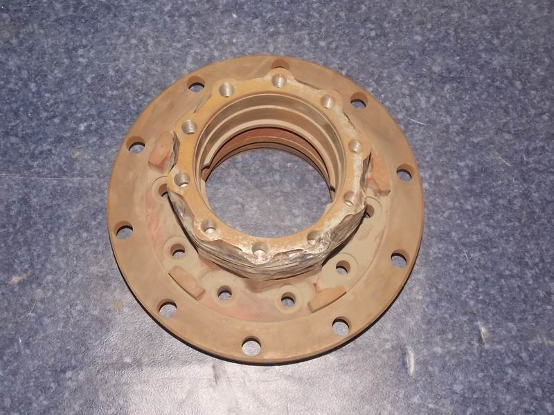 Rear wheel hub