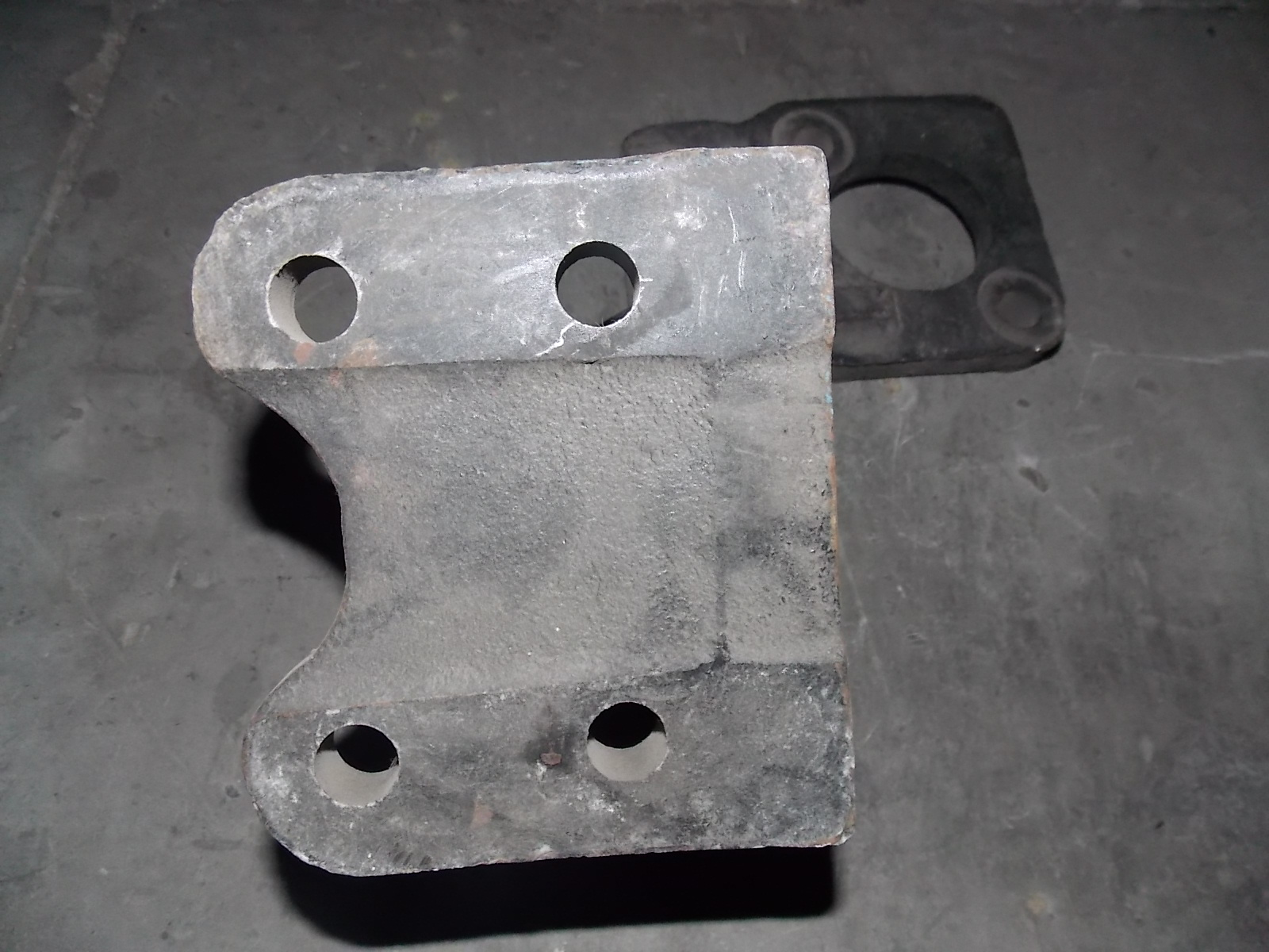 Brake air chamber bracket-left-1