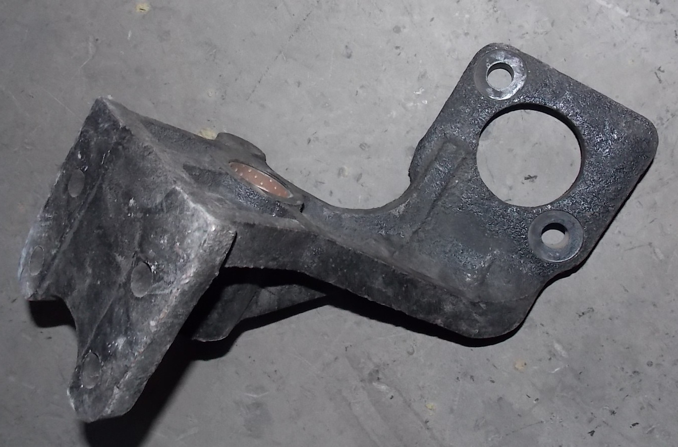 Кронштейн тормозной воздушной камеры правый