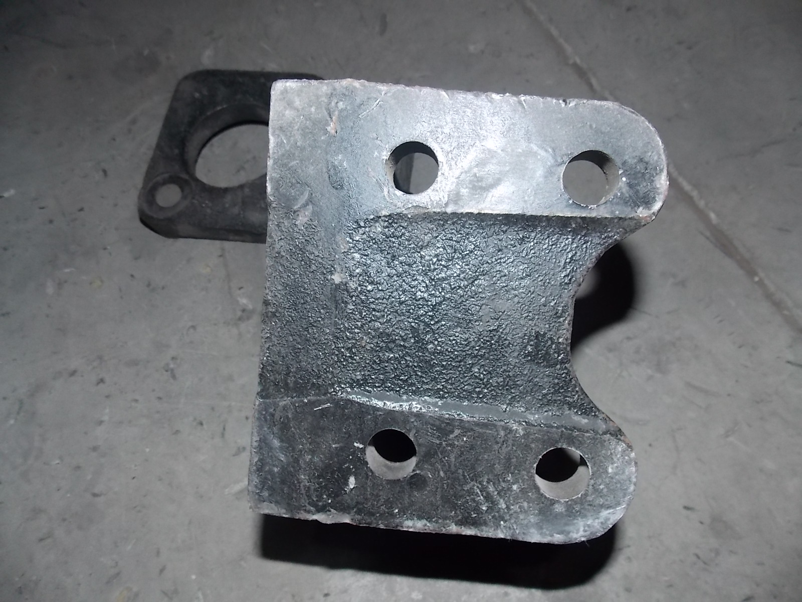 Brake air chamber bracket-right-1