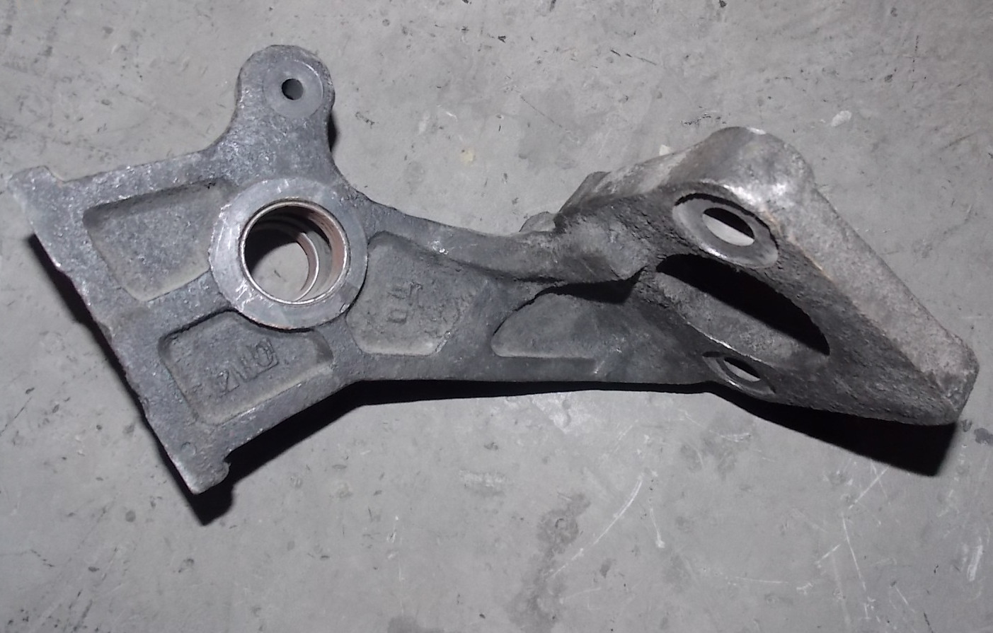 Brake air chamber bracket-right-4