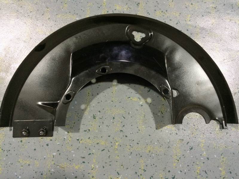 Тормозной пыльник; отверстие АБС