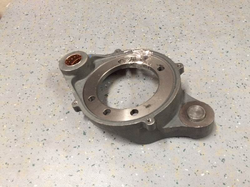 Опорная пластина левого тормоза в сборе