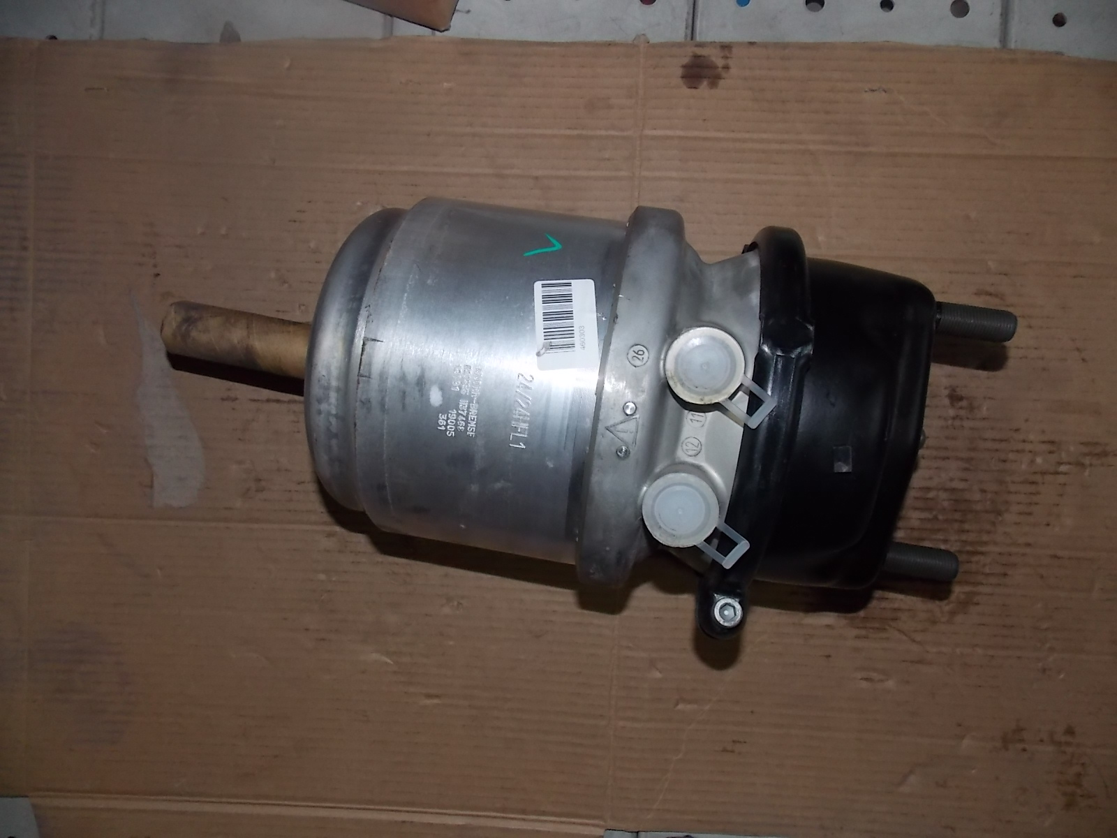 Rear brake air chamber assembly; 20/24″-3