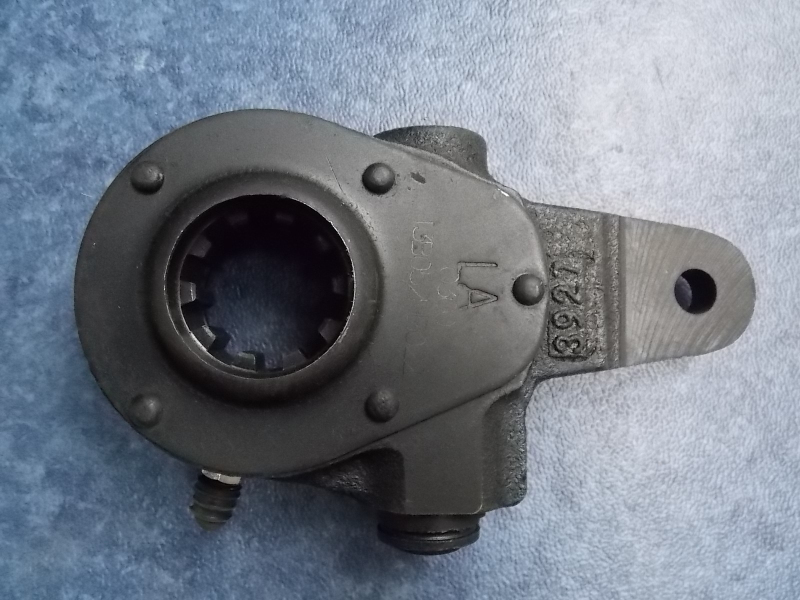 Rear left automatic adjustment arm