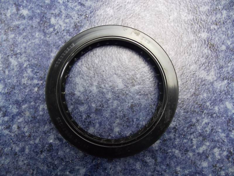 External oil seal of the hub; inner diameter 85; outer diameter 110; thickness 12-3