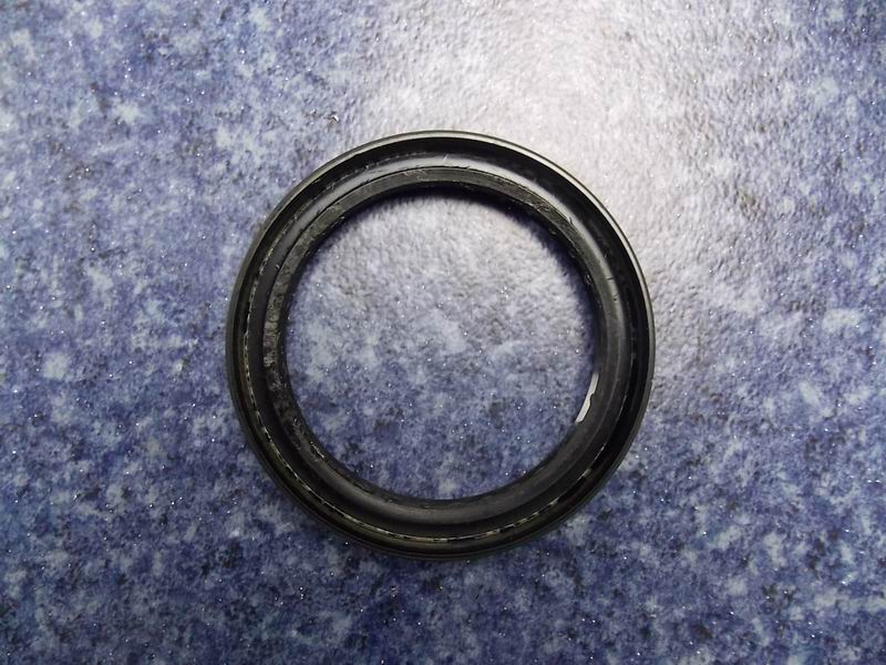 External oil seal of the hub; inner diameter 85; outer diameter 110; thickness 12-5