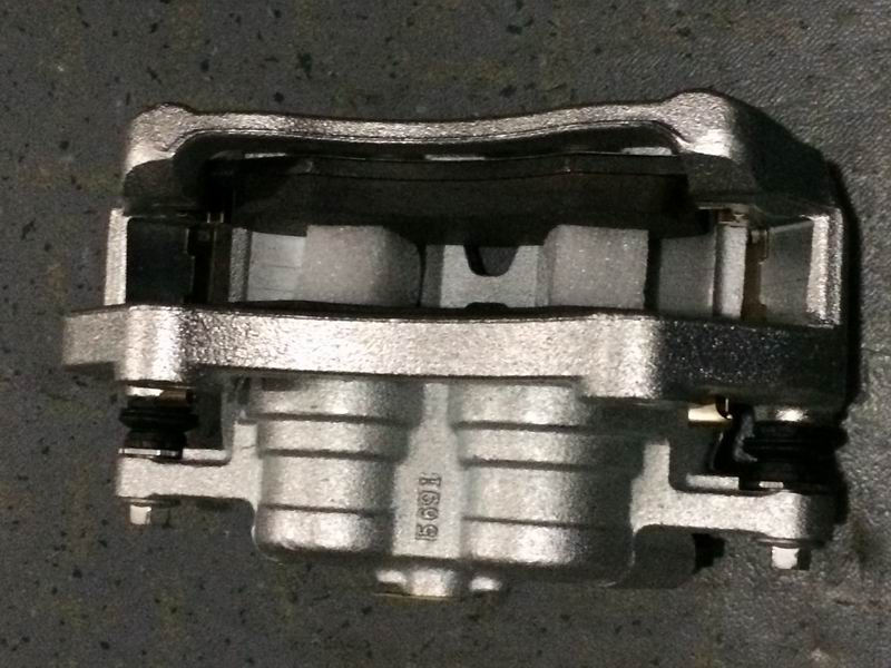 Правый дисковый тормоз в сборе