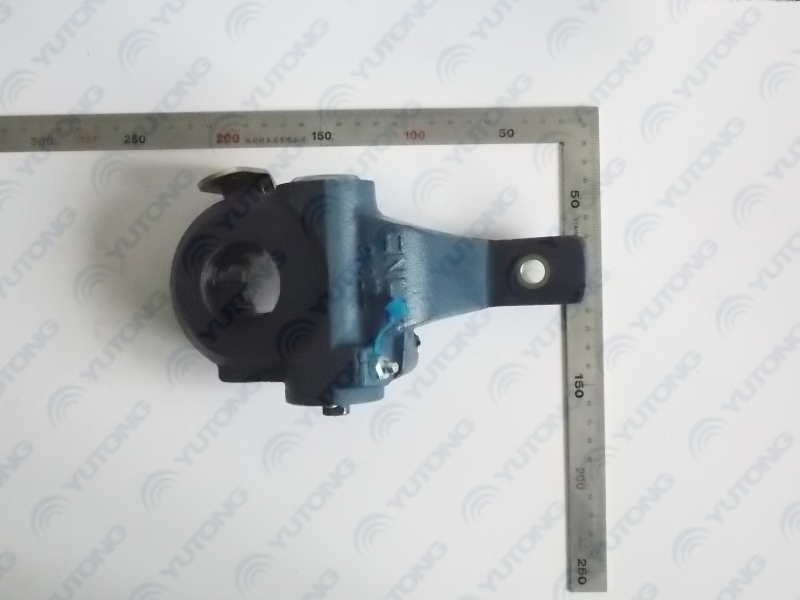 Automatic adjustment arm of the rear right