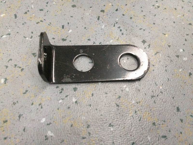 Pipe support, L-shaped, fixed M18 connector