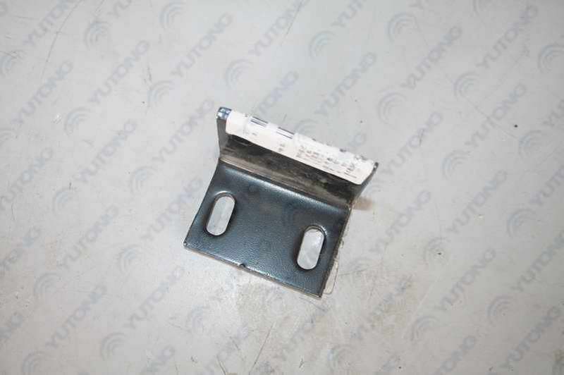 Height valve adjustment rod bracket