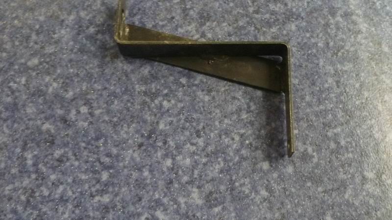 Pipe support, Z-shaped, with reinforcement plate