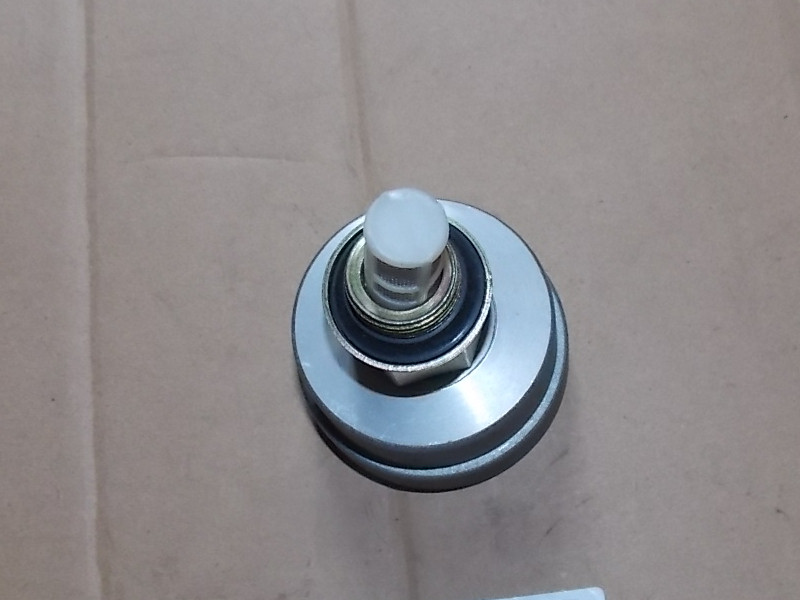 Automatic water discharge valve