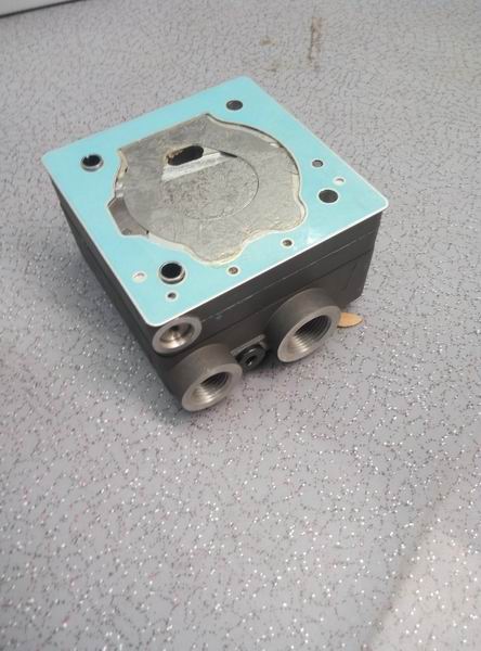 Air compressor cylinder head assembly
