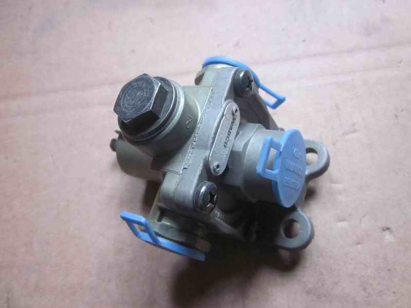 D Pressure regulating valve (WABCO, special for Fengshi, purchasing agent)