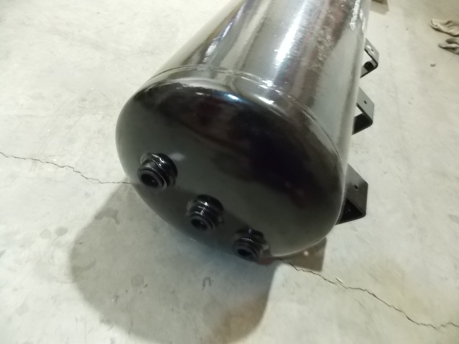 Double fed gas cylinder (15+15L, φ246, with bracket, Q195)-2