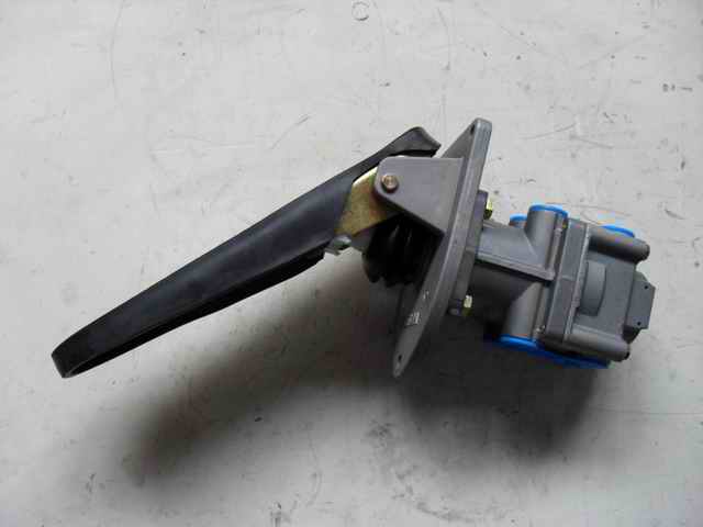 Brake valve (WABCO, large pressure difference, 45° pedal)