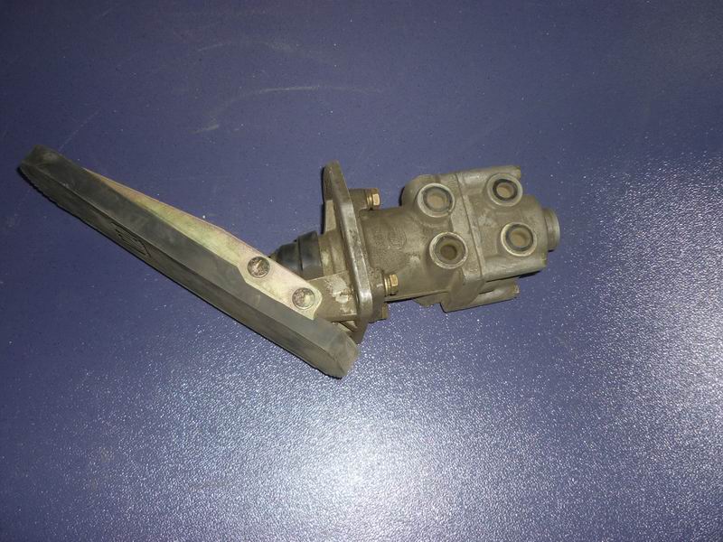 D Brake valve (Wan An, large pressure difference, 45° pedal)