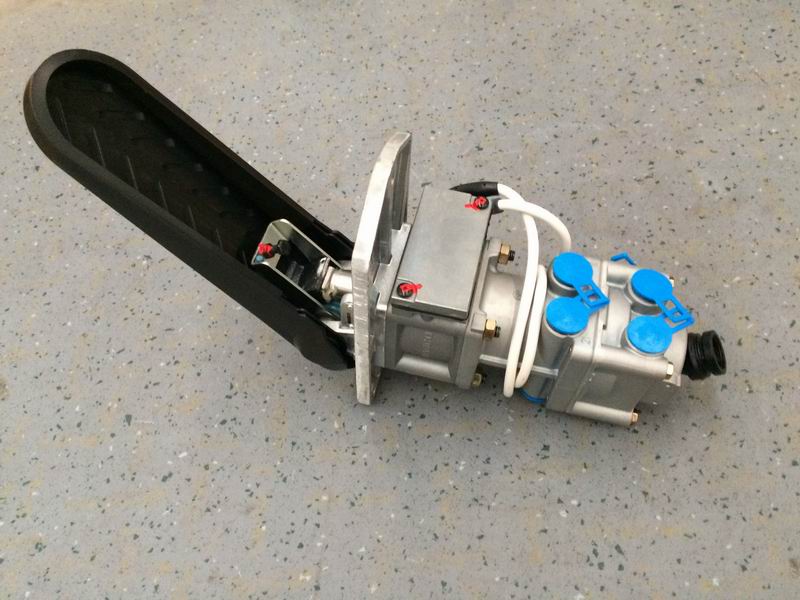 Brake valve (WABCO, small pressure difference, 45° pedal, automatic box)-1