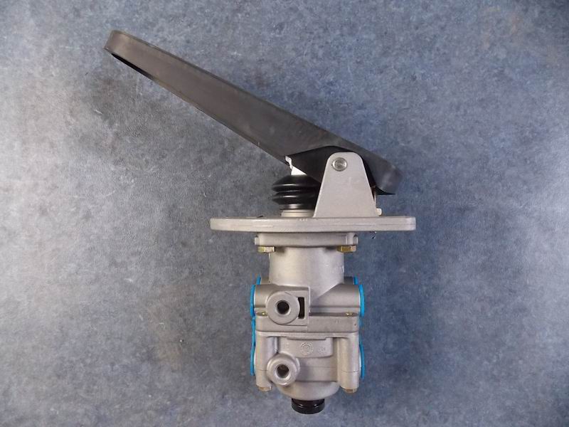 Brake valve (WABCO, small pressure difference, 30° pedal)-2