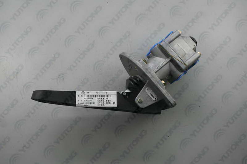 Brake valve (WABCO, small pressure difference, 45° pedal)