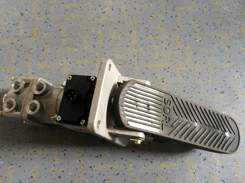 Brake valve (Ruili, small pressure difference, 45° pedal, no silencer-1
