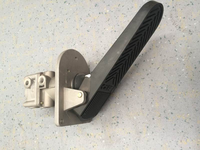 Тормозной клапан (большая разница давлений, 45 ° педаль) НП; удалить