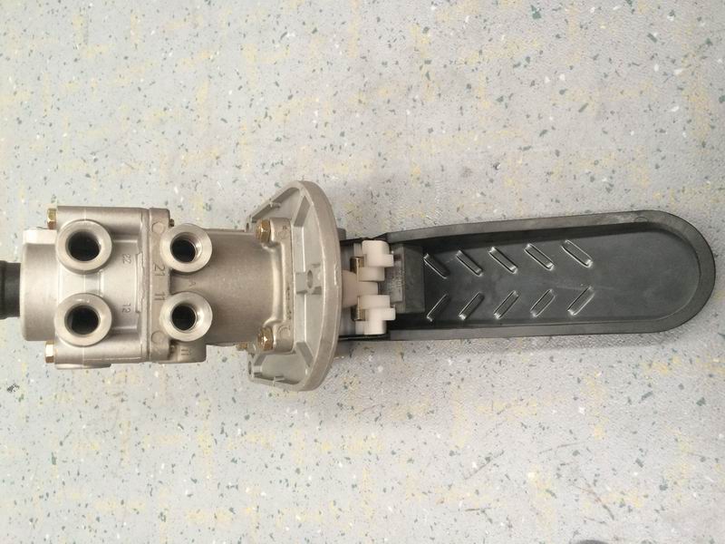 Brake valve (large pressure difference, 45° pedal) NP; delete-1