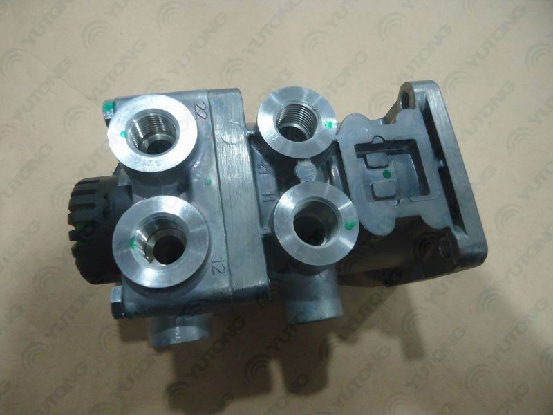 Brake valve (KNORR, large pressure difference, no pedal, with muffler)