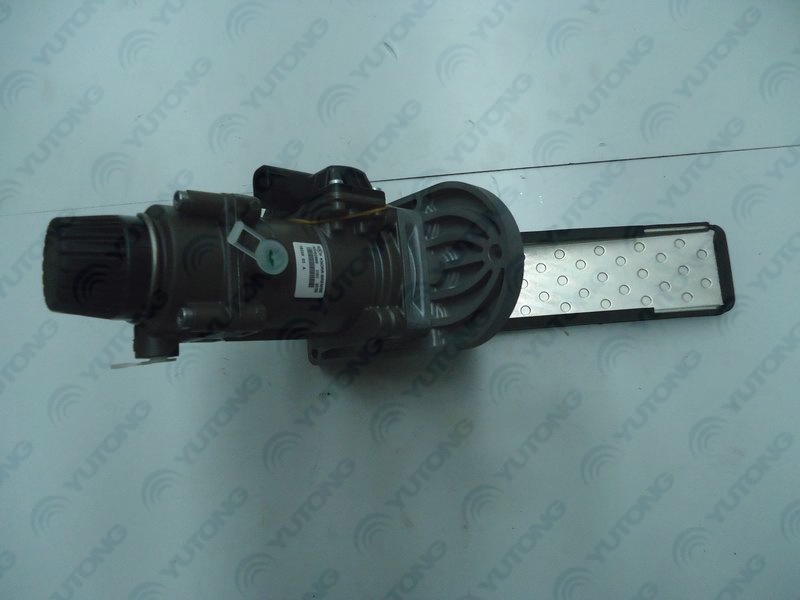 Brake valve, large pressure difference, 45° pedal, with muffler