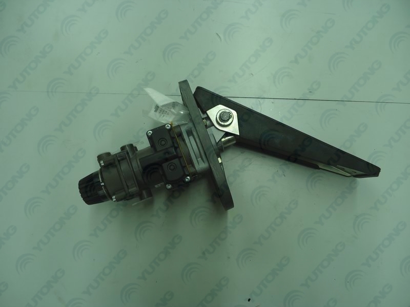 Brake valve, large pressure difference, 45° pedal, with muffler-1