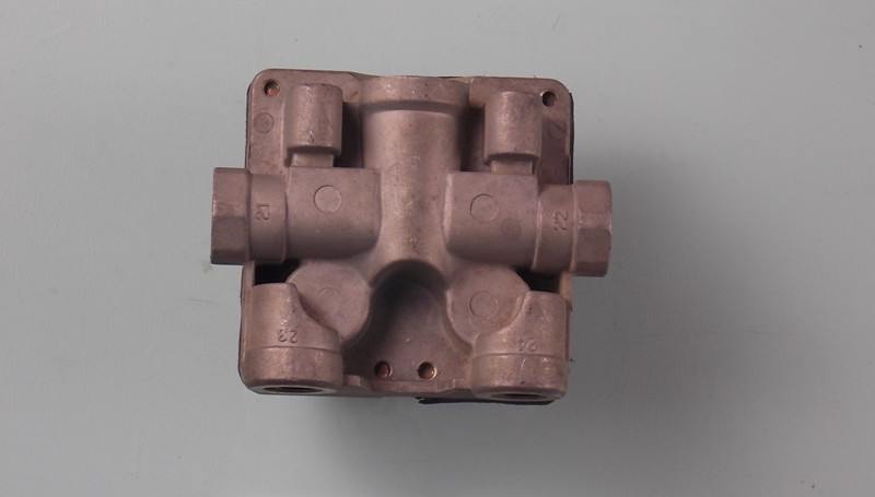 D D Четырехконтурный защитный клапан